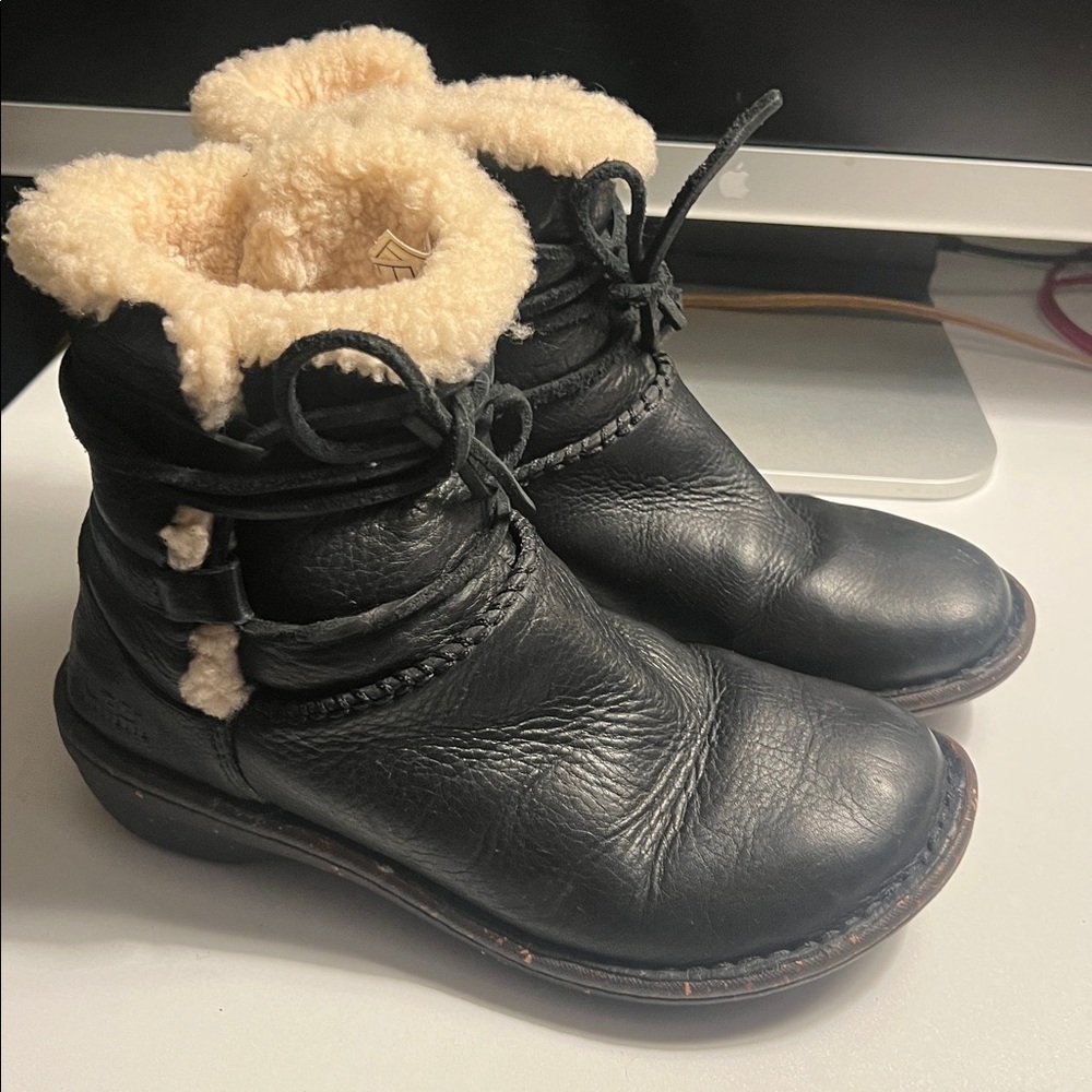 🛑 1 hour sale. UGG, Black Leather Winter Boots with Cream Shearling - Picture 2 of 10